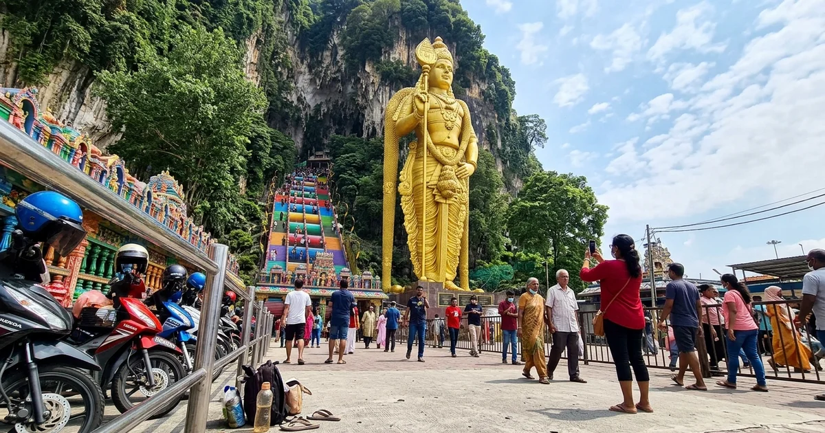 The 42.7 metre golden Lord Murugan statue at the foot of the Batu Caves staircase